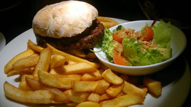 travellers_rest_cambridge_burger_2011